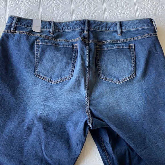 Torrid women’s cropped denim jeans. Torrid 24 jean - Picture 5 of 8
